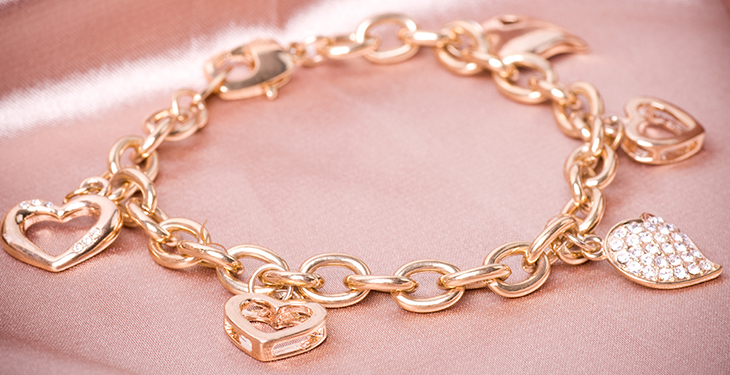 چه هدیه‌ای یک خانم را خوشحال می‌کند