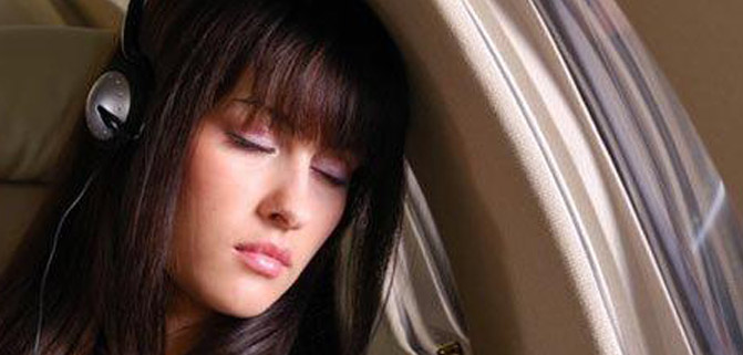 9ویژگی_کنار_پنجره_هواپیما_نشستن