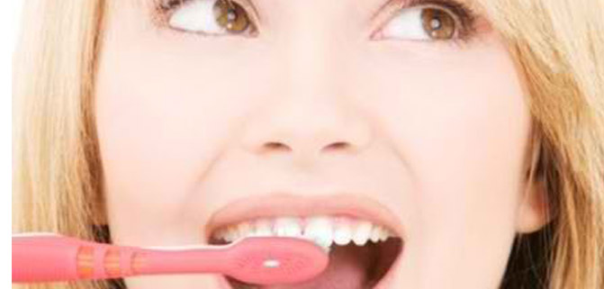 روش_غلط_مسواک_زدن