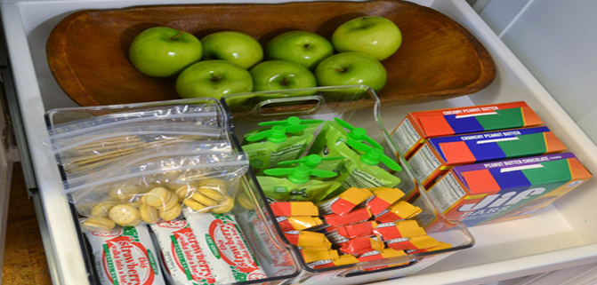 ده_خوراکی_سالم_که_میتوانید_در_کشوی_میز_خود_داشته_باشید.