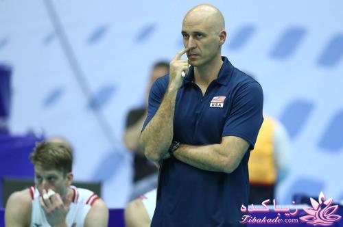 سرمربی تیم ملی والیبال آمریکا در پیامی کوتاه، ایران را برای هموطنانش توصیف کرد.