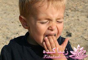 دلایل خوردن خاک توسط بچه‌ها چیست؟