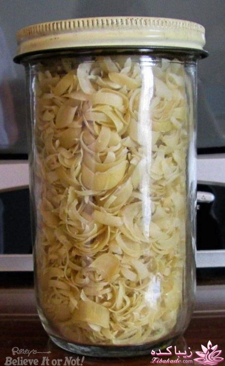 مردی که ۳۶ سال ناخن های خود را جمع کرده