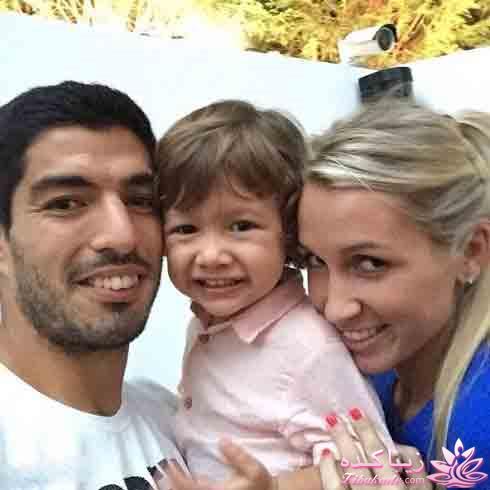 سوارز کنار زن و بچش