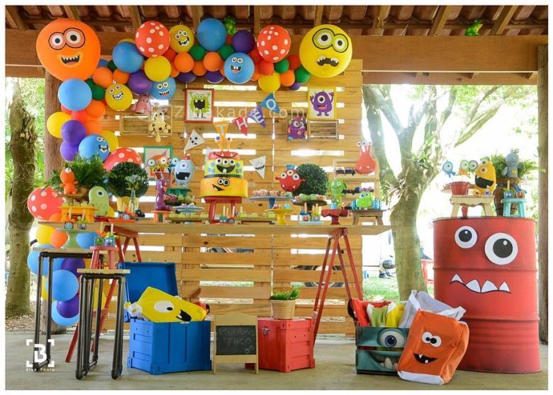 تم تولد هیولاها - Monsters