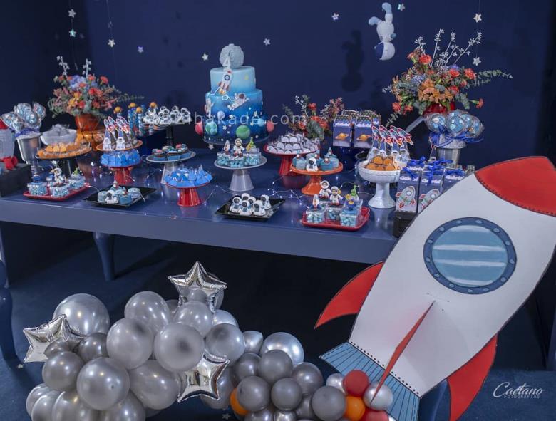 تم تولد فضانورد - Spaceman