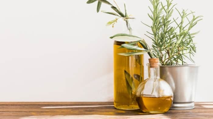 روغن رزماری برای ریزش مو