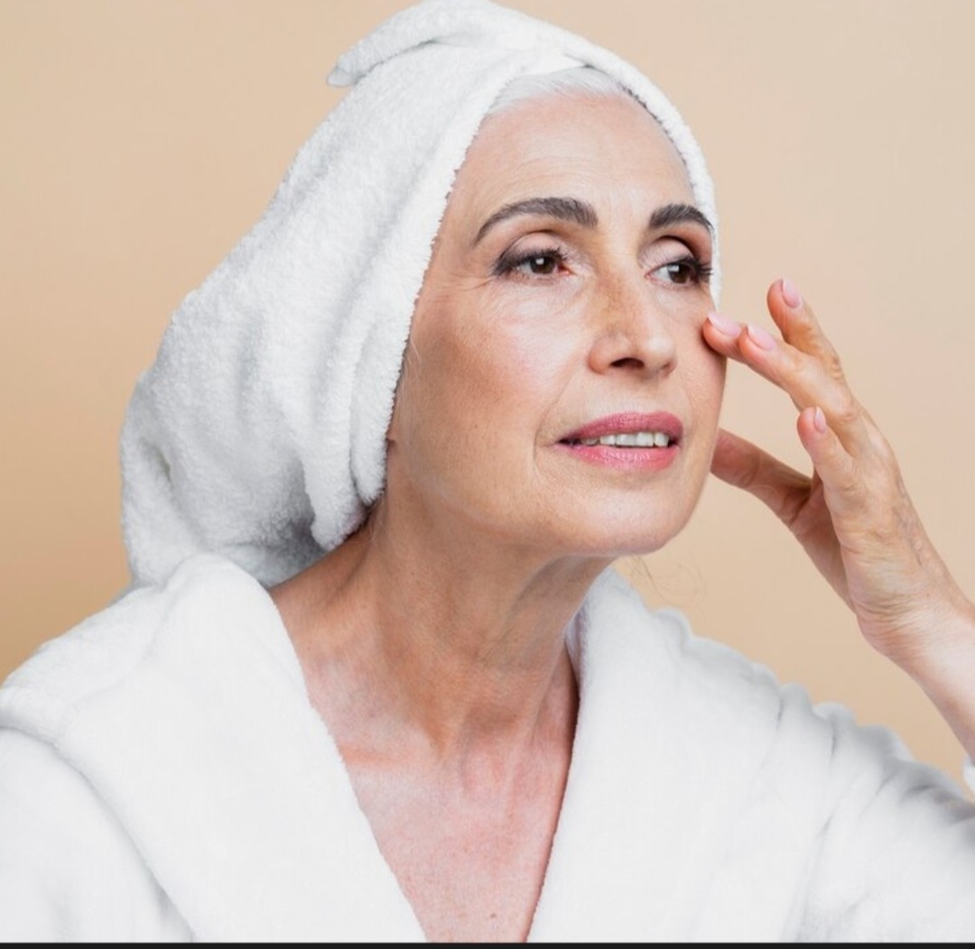 جوانی پوست با کرم ضد چروک و جوانساز سوپریم استی لادر